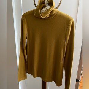 Uni Qlo Heattech Turtle Neck